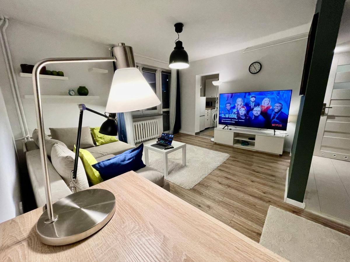 Metro Fast Wifi Tv'70 Netflix Hbo Appletv Leilighet Warszawa