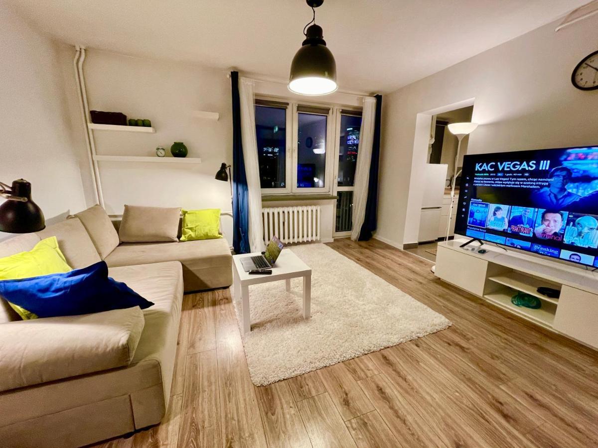Metro Fast Wifi Tv'70 Netflix Hbo Appletv Warszawa